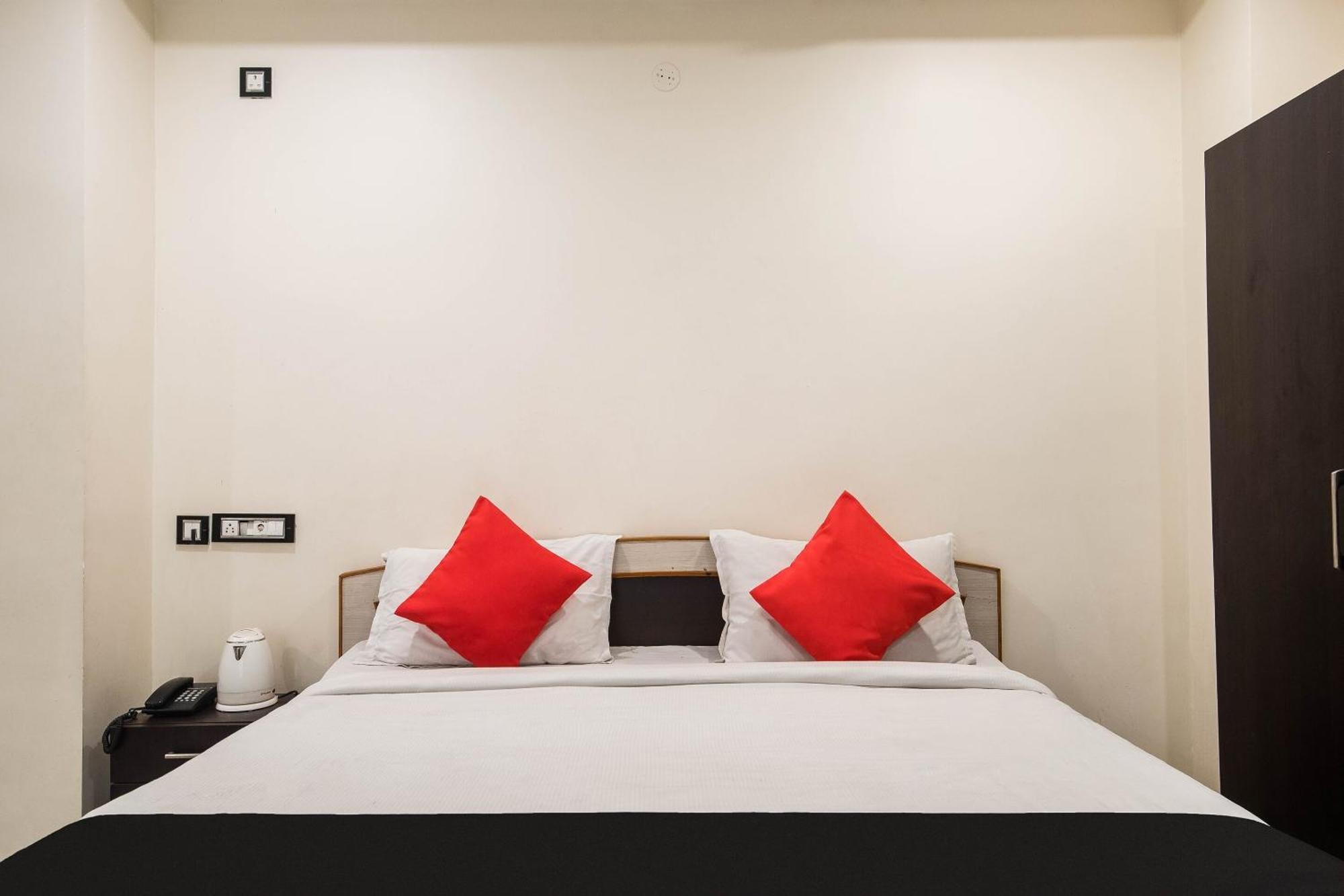 Capital O Aditya Grand Guntur Exterior photo