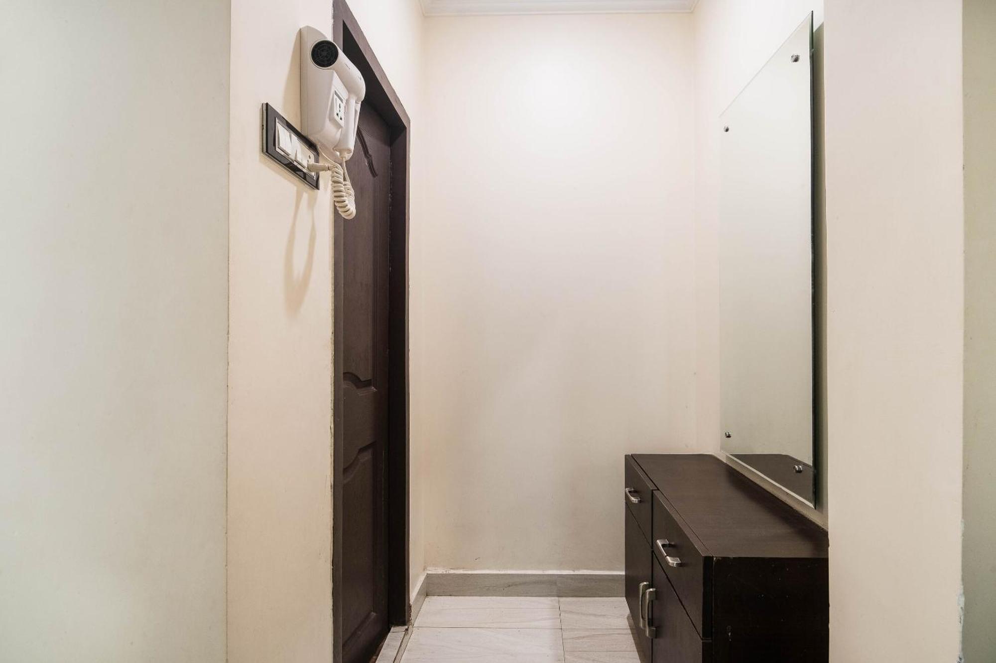 Capital O Aditya Grand Guntur Exterior photo