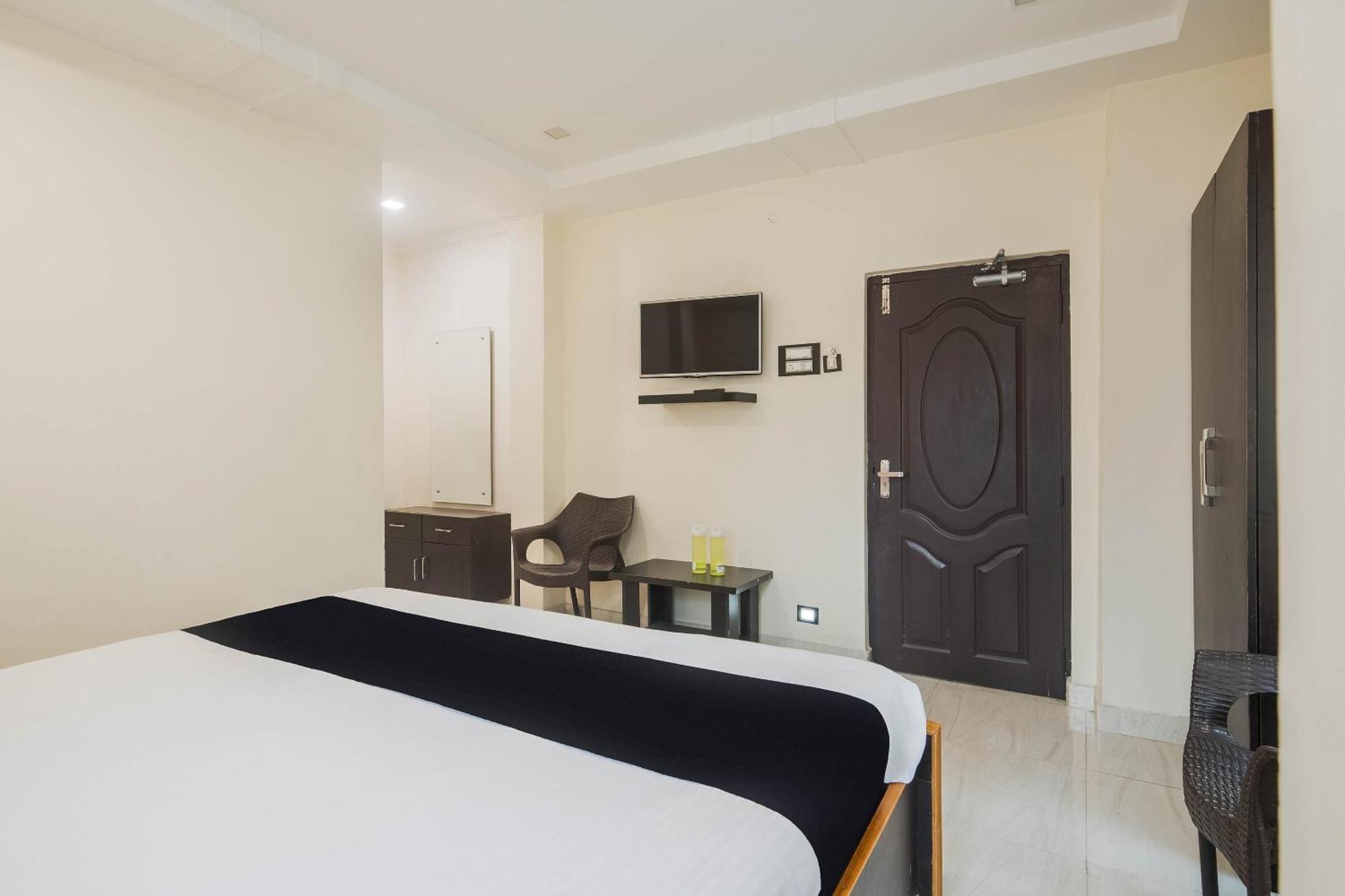 Capital O Aditya Grand Guntur Exterior photo