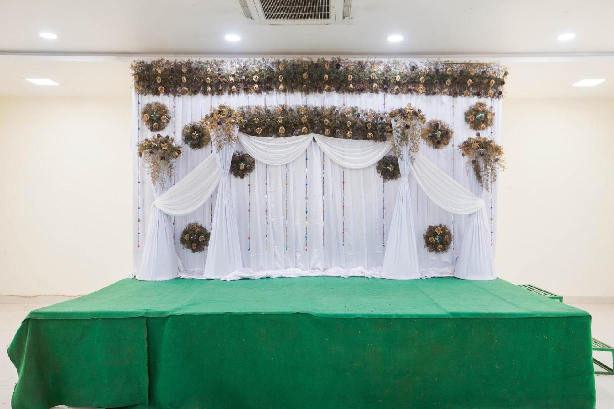 Capital O Aditya Grand Guntur Exterior photo