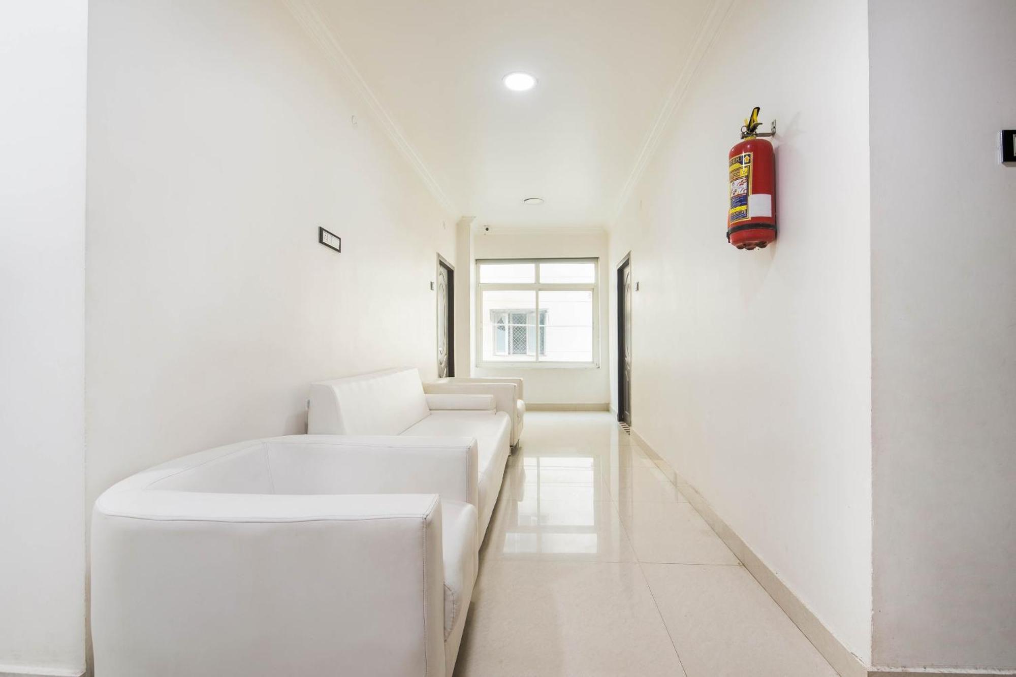 Capital O Aditya Grand Guntur Exterior photo