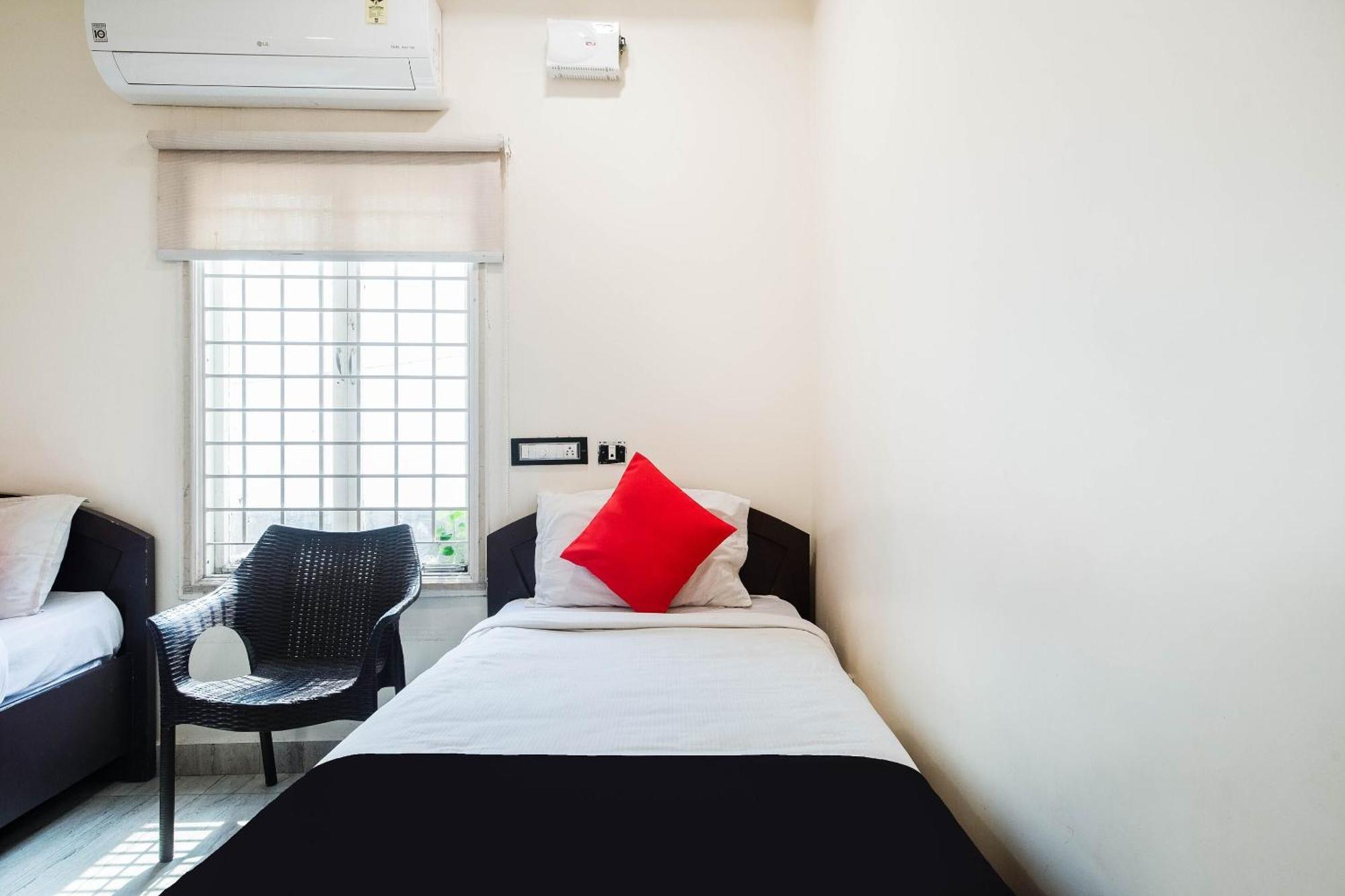 Capital O Aditya Grand Guntur Exterior photo