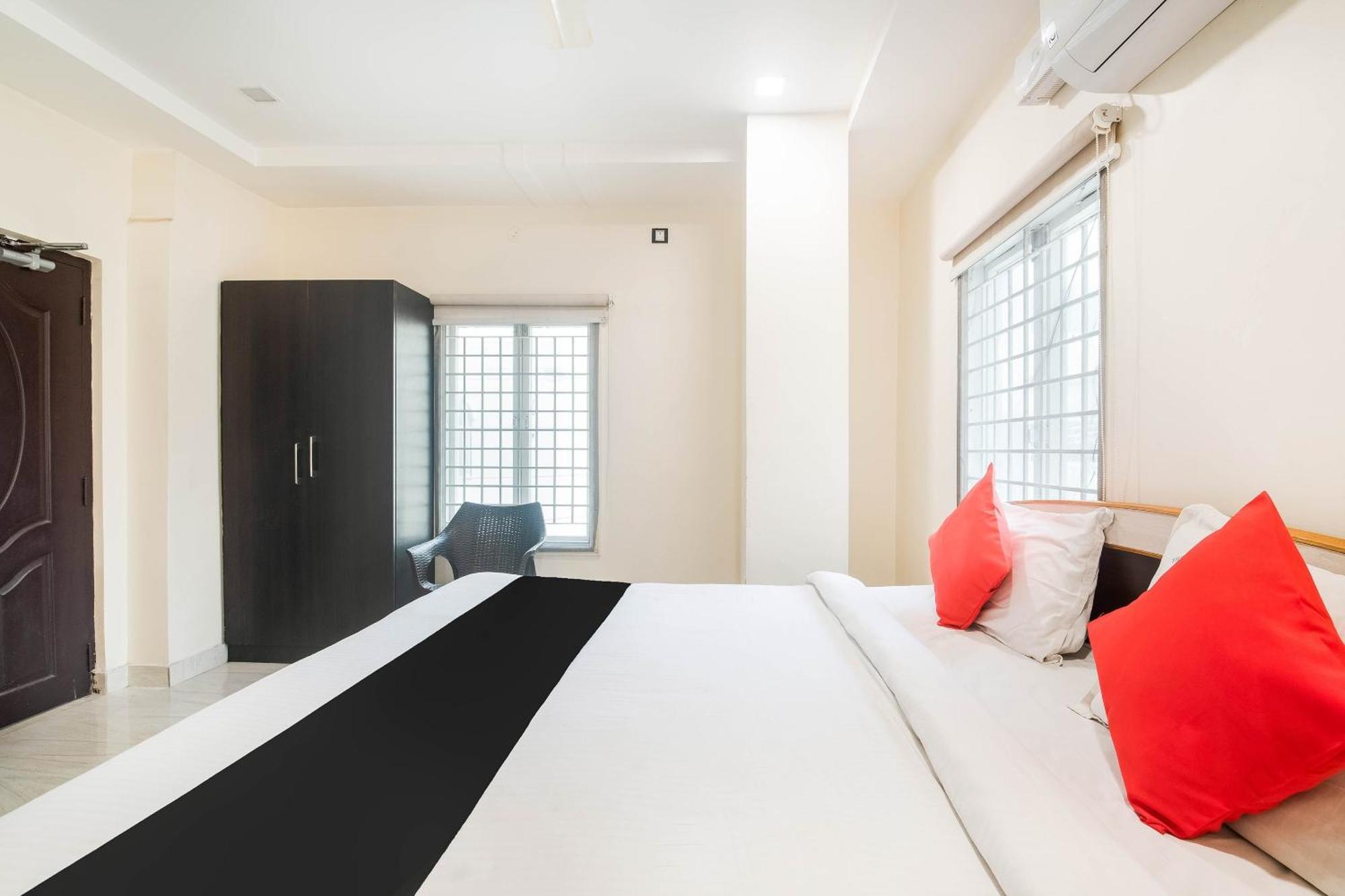 Capital O Aditya Grand Guntur Exterior photo